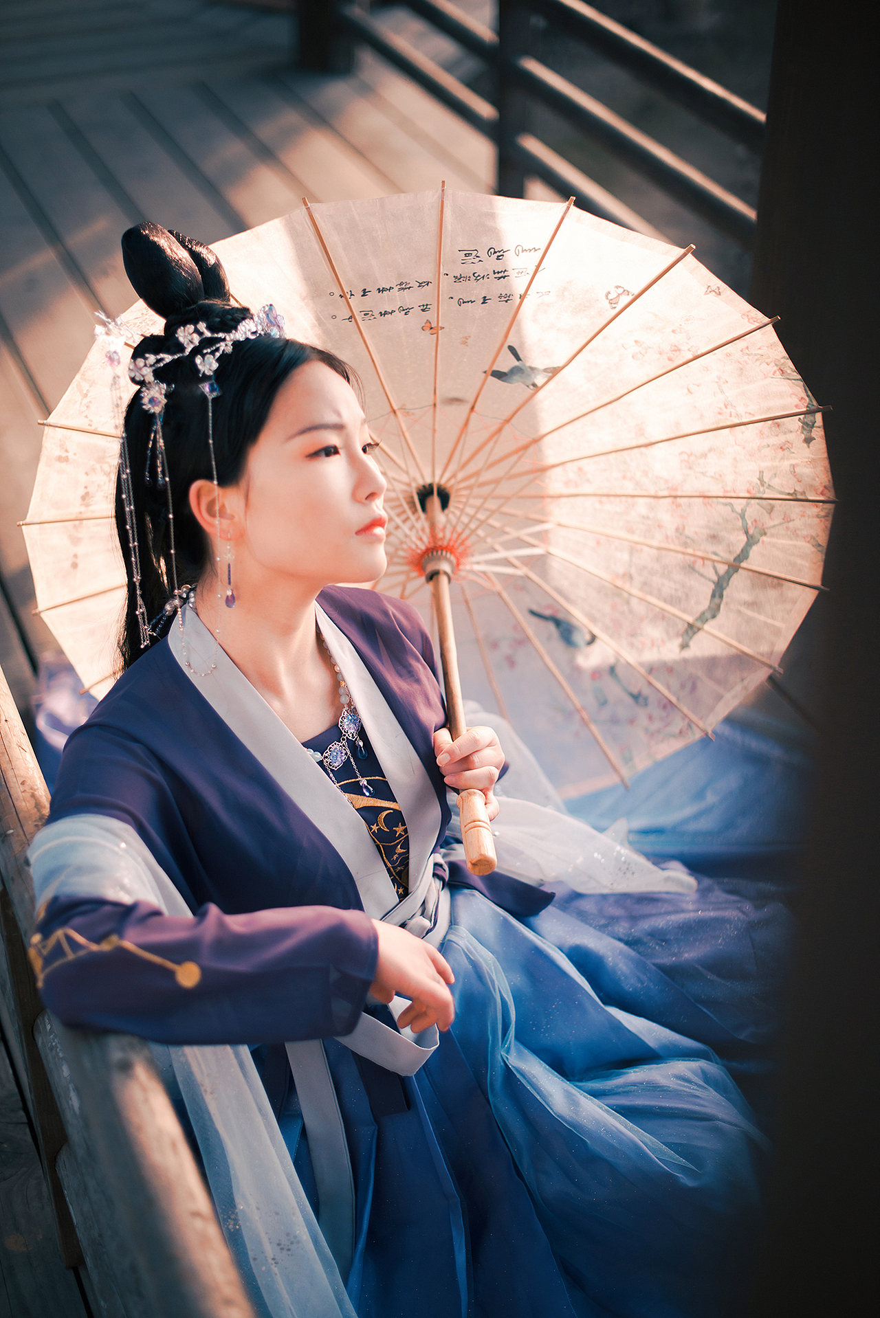 小雨初晴回晚照