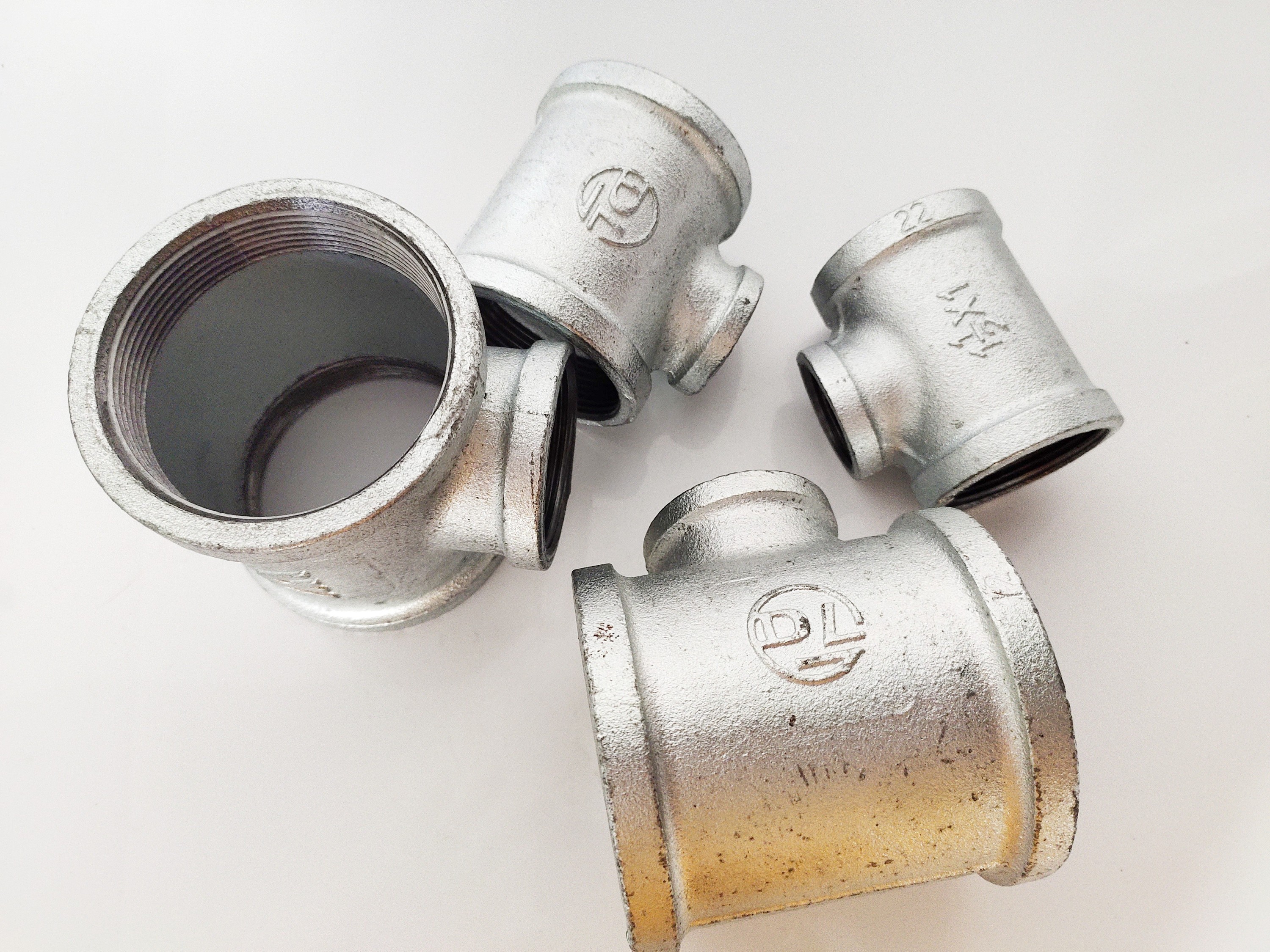 鼎梁玛钢镀锌侧小三通