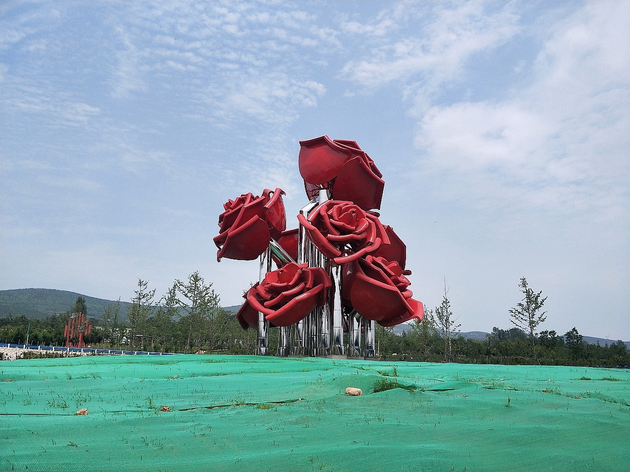 ★济南-【不锈钢雕塑】镜面+烤漆结合花🌸