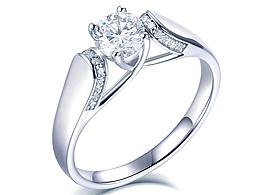 上两年拍加修得钻戒。