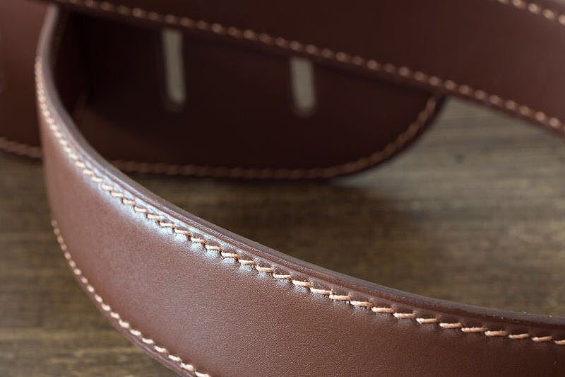 手縫吉他背帶 手工皮具（圖ZNjc3OTMxNDA=） - 工藝品設(shè)計 - 站酷設(shè)計師jakyri原創(chuàng)素材 - 站酷ZCOOL