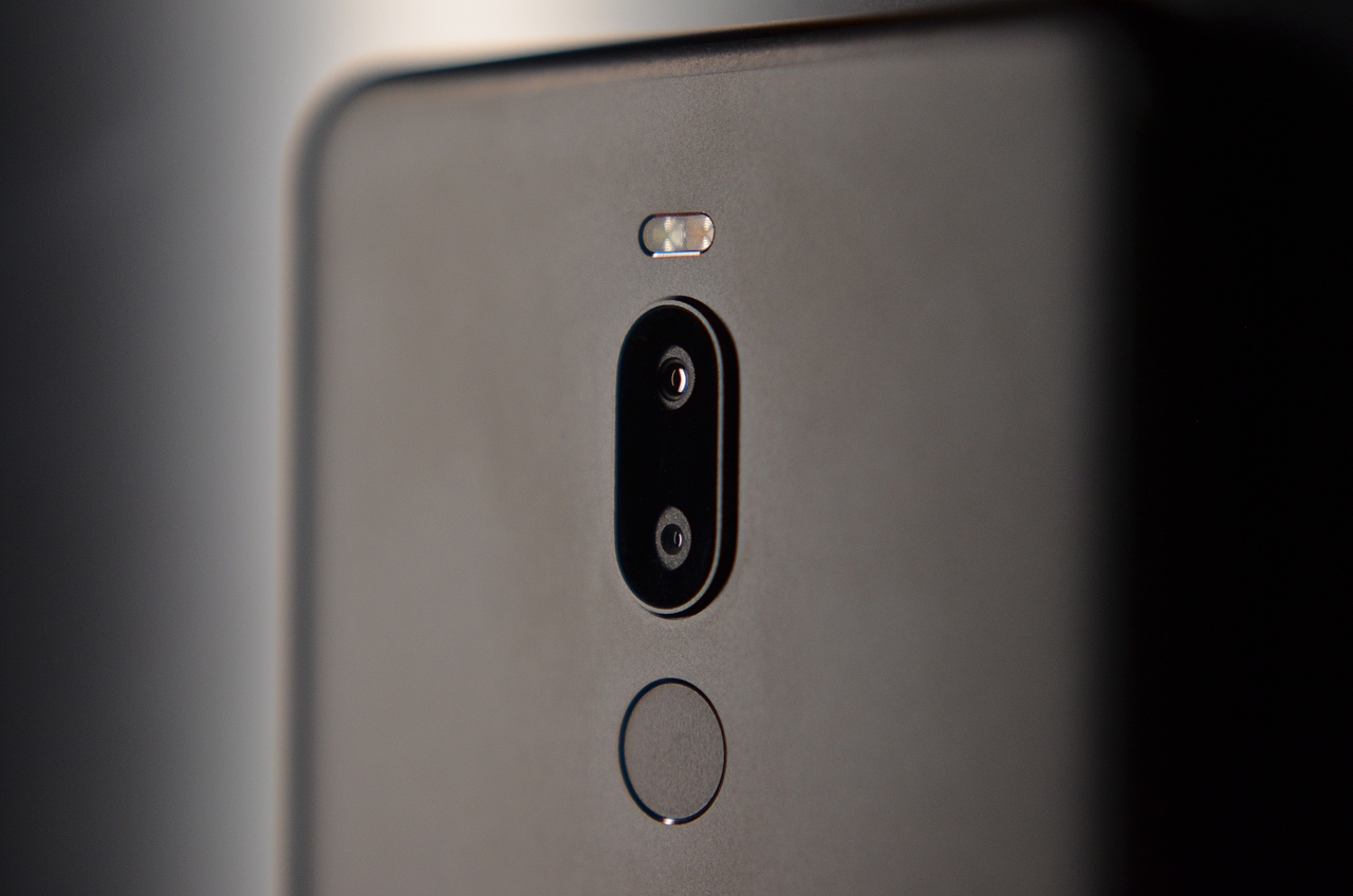 魅族NOTE8 手机/静物摄影/科技/骁龙处理器（图ZMTM1NTc2NzA4） - 产品摄影 - 站酷设计师白纸上的艺术原创素材 - 站酷ZCOOL