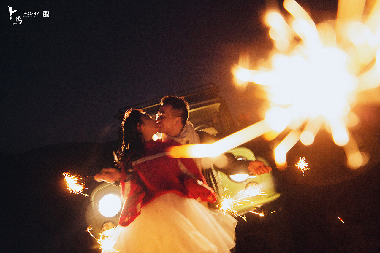 你知道么?你睡着的的时候,他的目光就没离开过你。