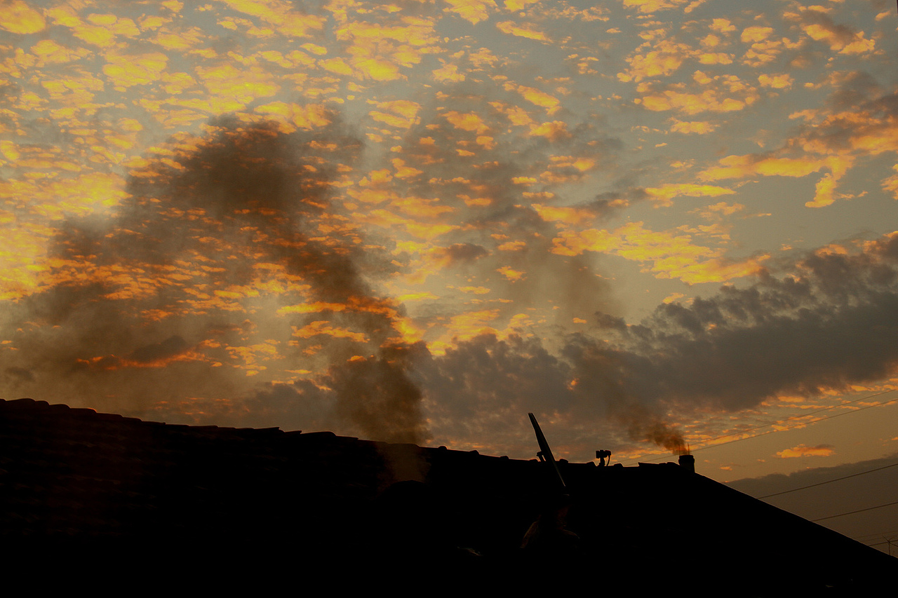 老家的云 晚霞 炊烟