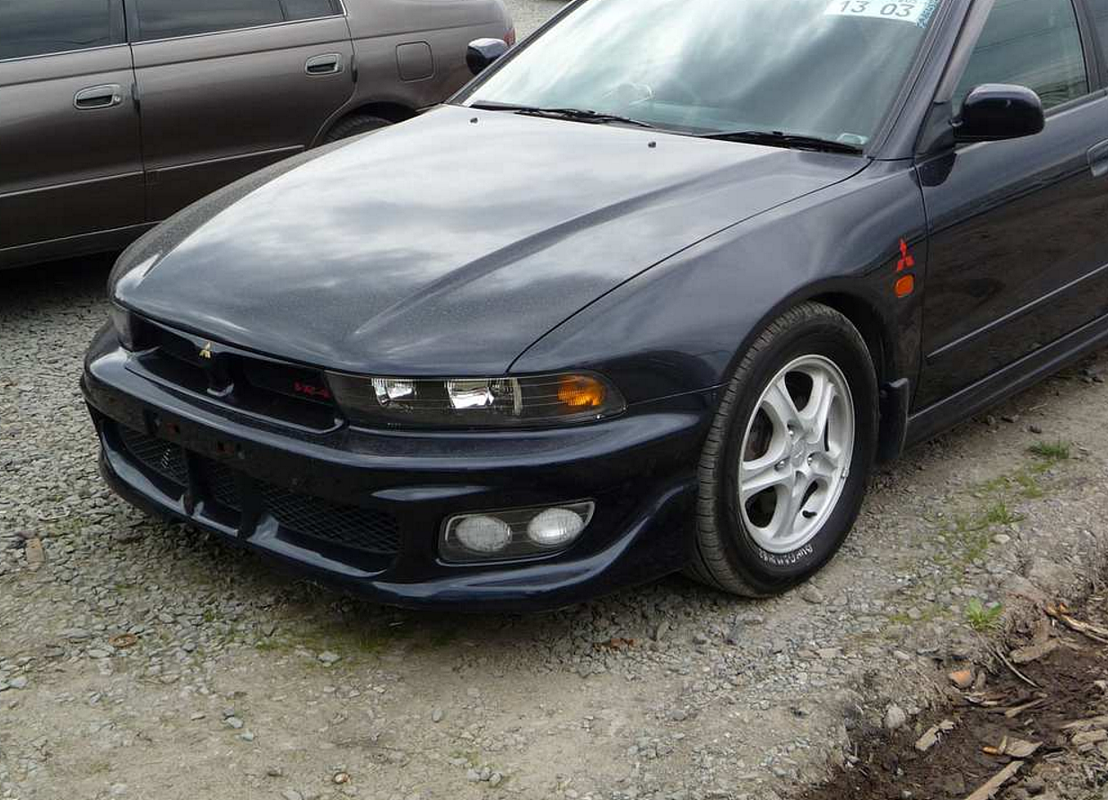 所以个人特爱三菱第八代戈蓝,那种用平直的线条,给人透露出的一丝杀气