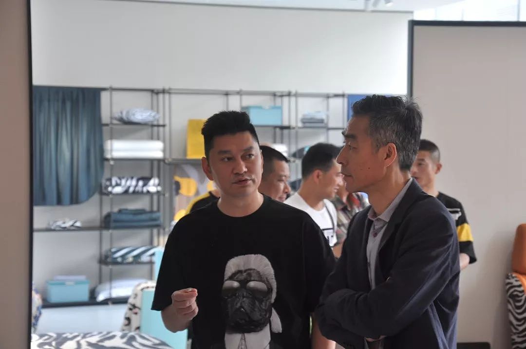 四川省家具进出口商会秘书长荣煜伟先生一行（图ZMTYwNjk5MTky） - 人像摄影 - 站酷设计师西调调原创素材 - 站酷ZCOOL