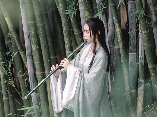 玉人何处教吹箫