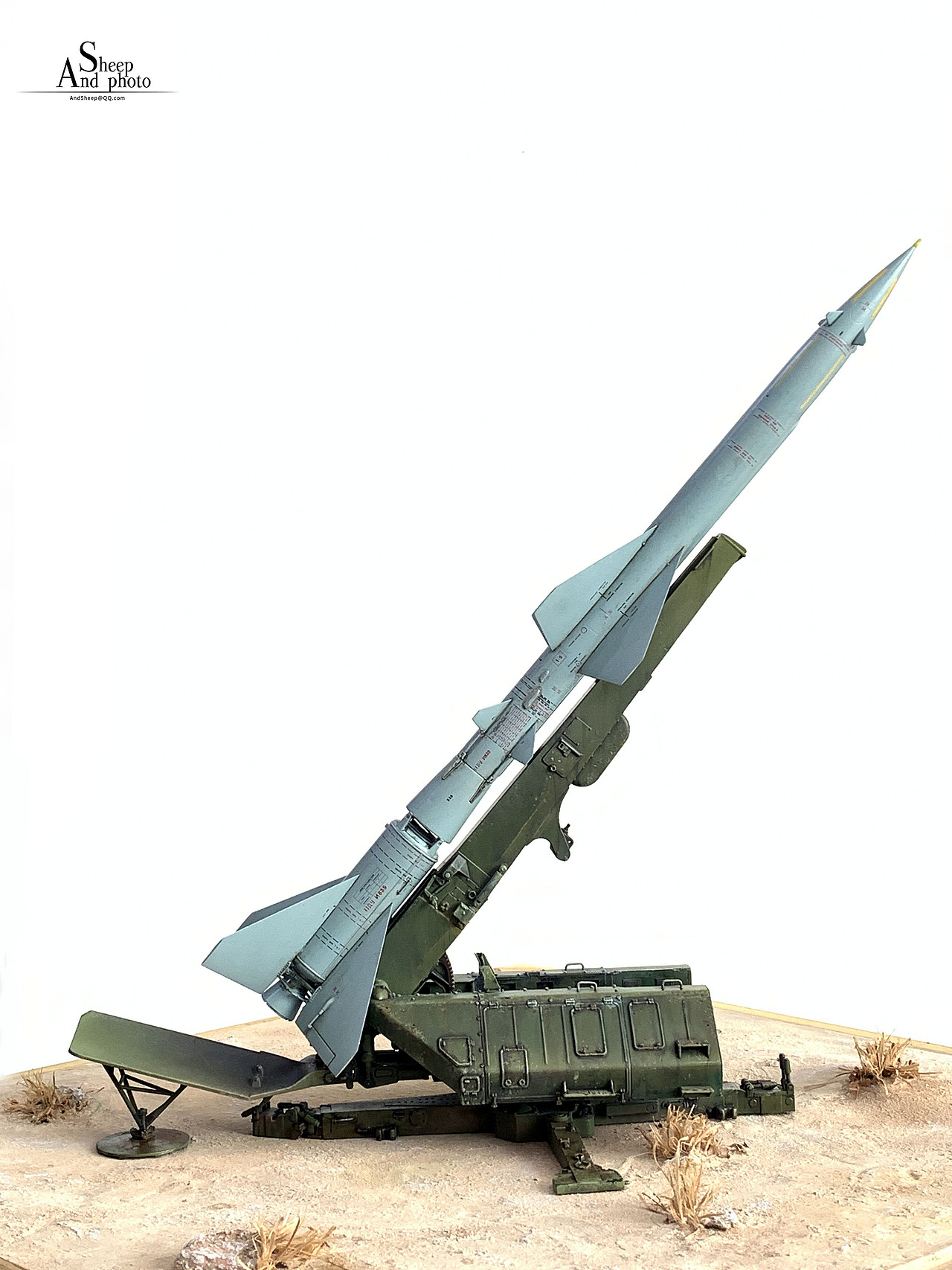 中国PLA 红旗-2 防空导弹 发射架 戈壁