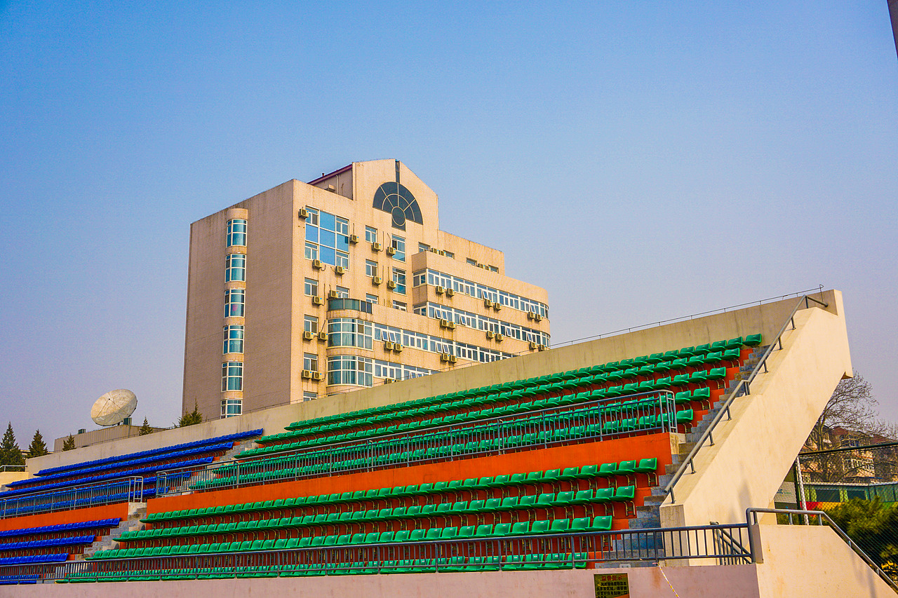 微风轻拂，阳光不燥，三月掠影去