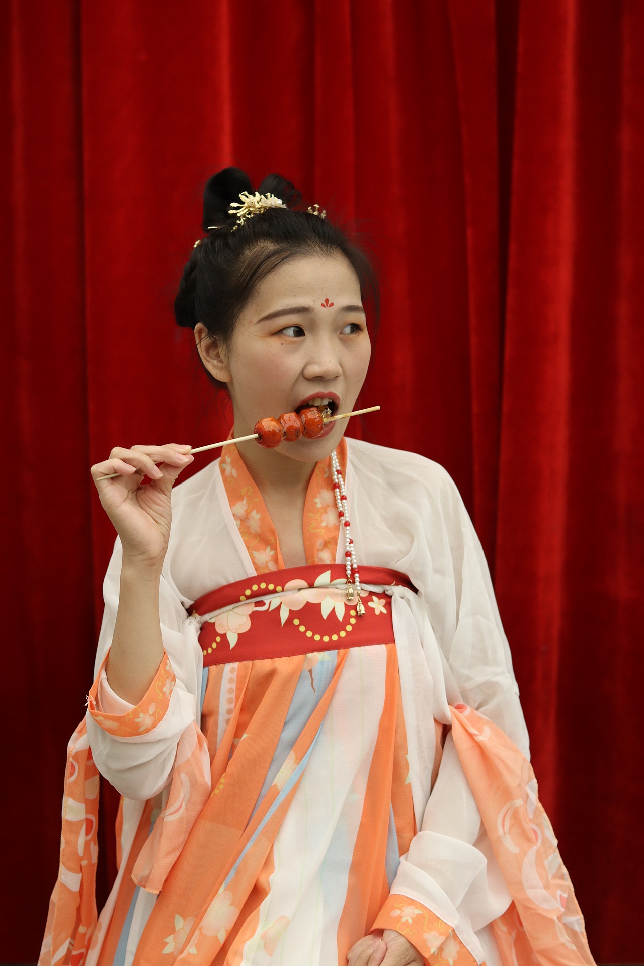 人要先感到幸福 才能看到玫瑰