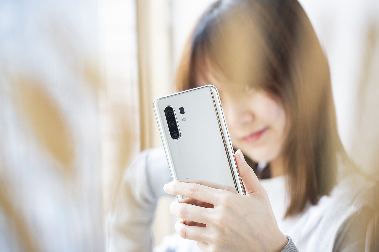 VIVO X30 Pro aw联名限定版&OPPO FINDX2 PRO