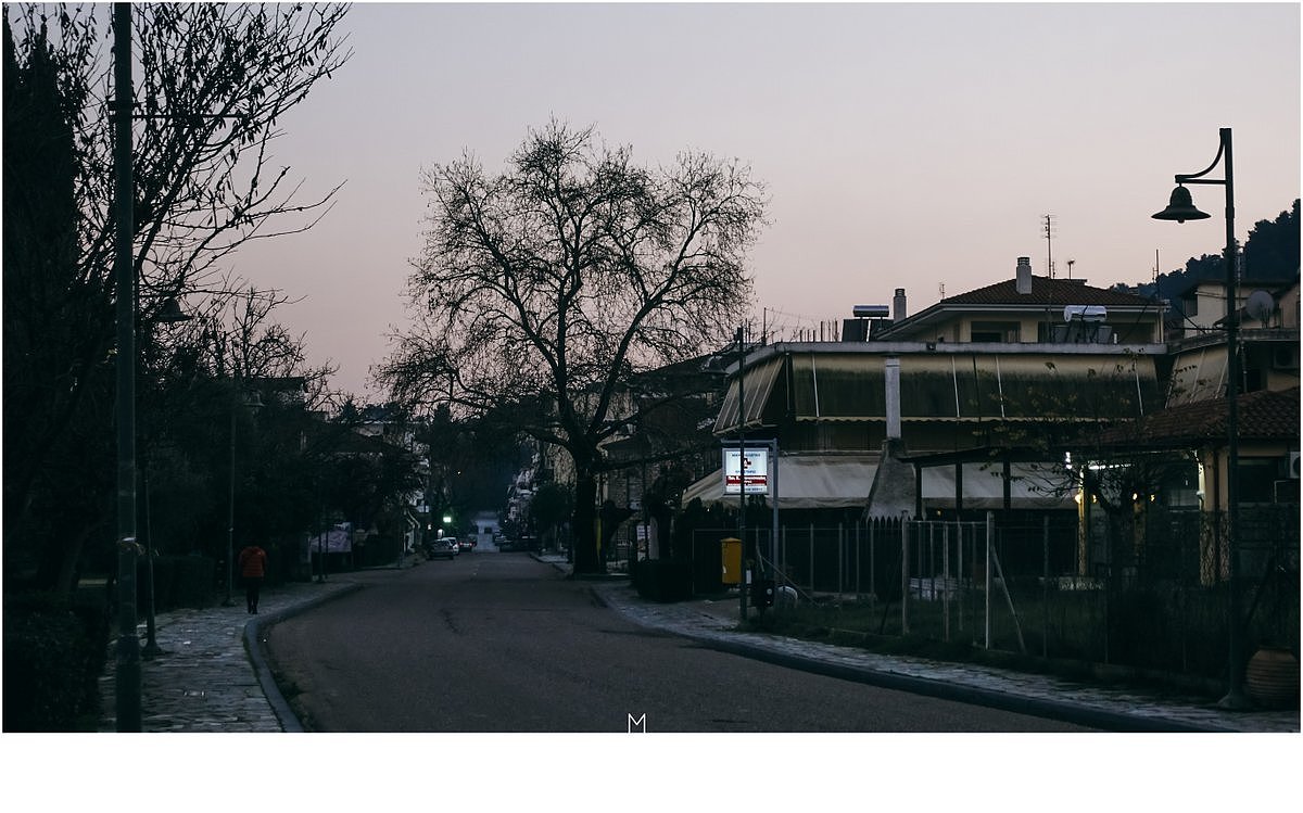 009:奥林匹亚小镇，这里只有一条主街，对就是眼前这条。说不来原因的喜欢这样随意走走的小镇，它可能只是依着奥林匹亚遗迹而生存的旅游景点周边设施，可这才是真实欧洲生活中应该有的调调吧。ANYWAY这里的超市一共也就那么几个= =（这点确实不方便啊朋友）