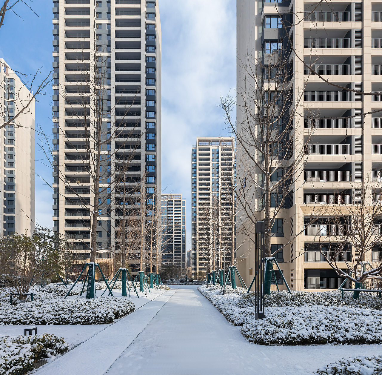 郑州华润凯旋门雪景