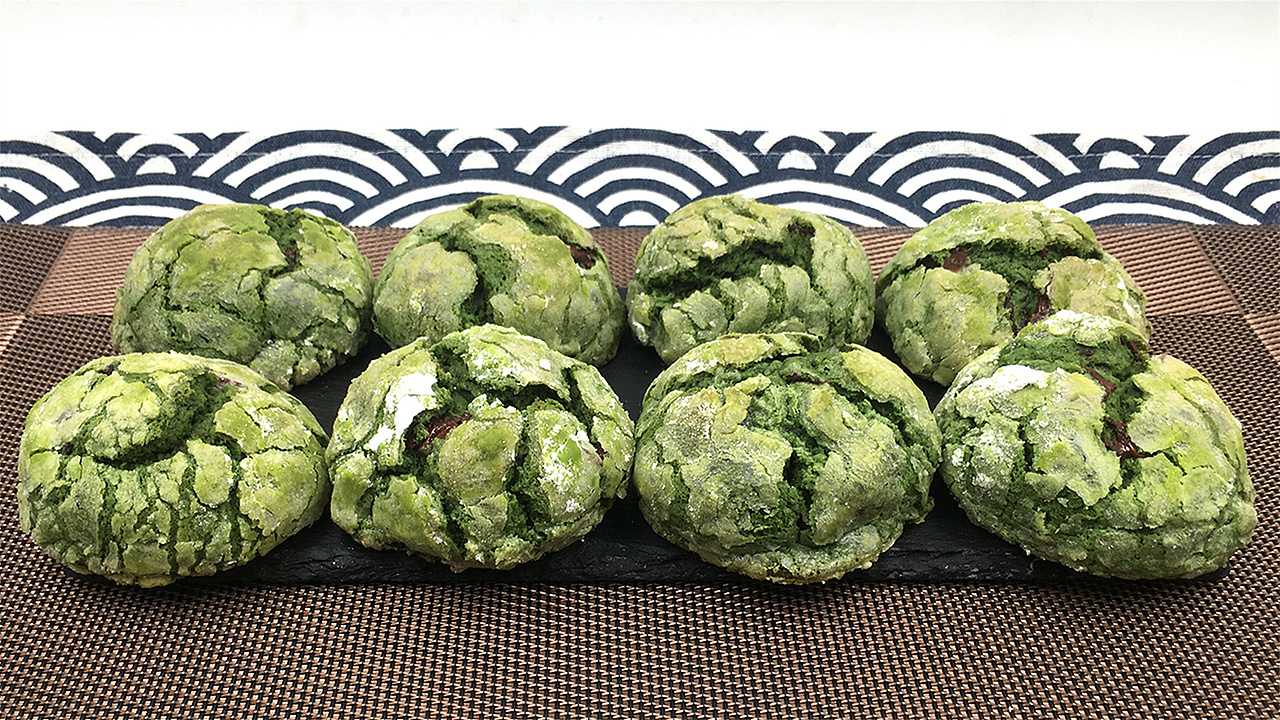 抹茶裂纹曲奇，裂纹错落有致，一口酥脆，清新加甜蜜。（图ZMzQ4NjY4NzUy） - 美食摄影 - 站酷设计师宅家吃货JACKERLU原创素材 - 站酷ZCOOL