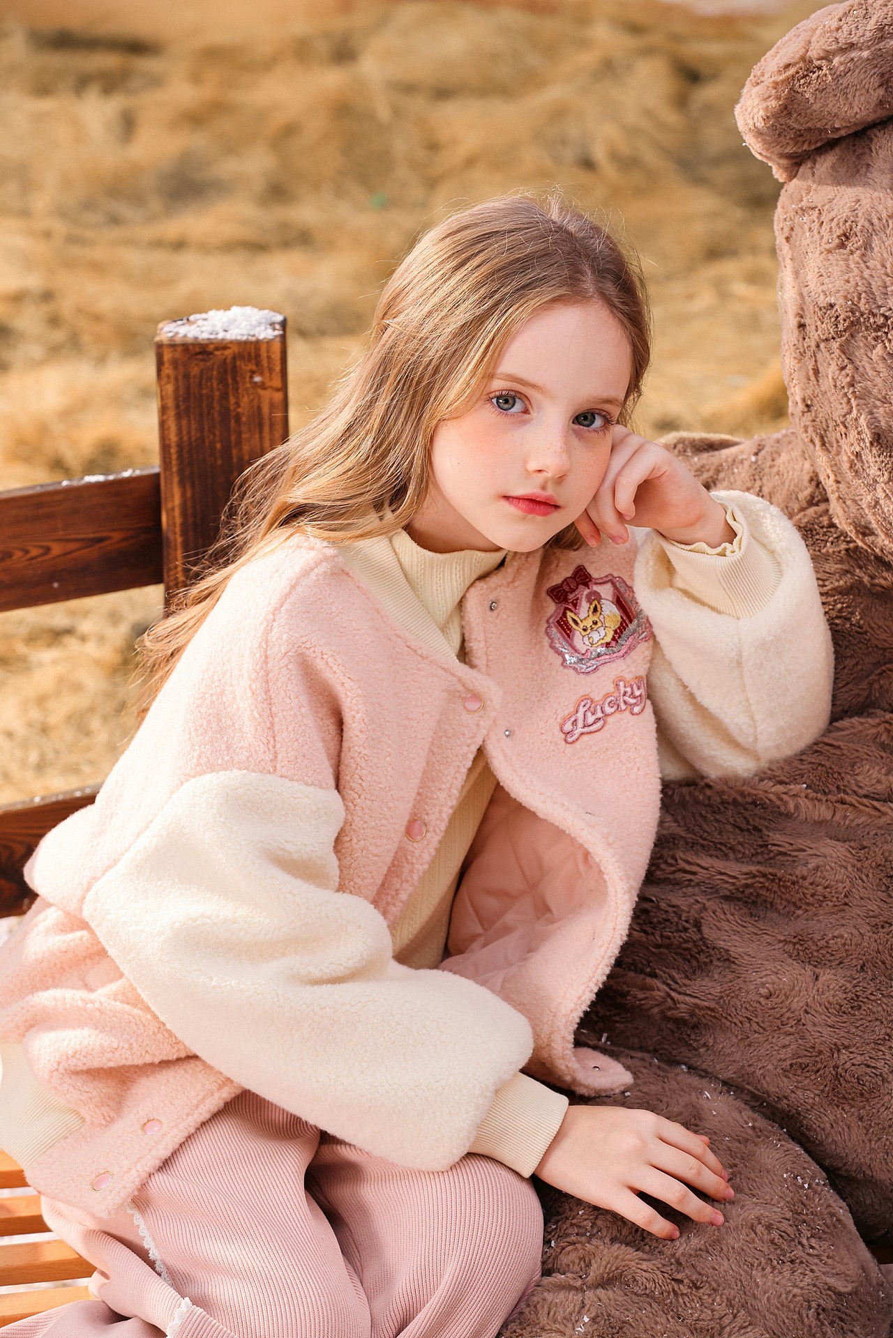 童装摄影 馋嘴狗冬季服饰拍摄 商业广告海报棚内摄影（图ZMzU2MzI4NDMy） - 产品摄影 - 站酷设计师乐趣视觉营销原创素材 - 站酷ZCOOL