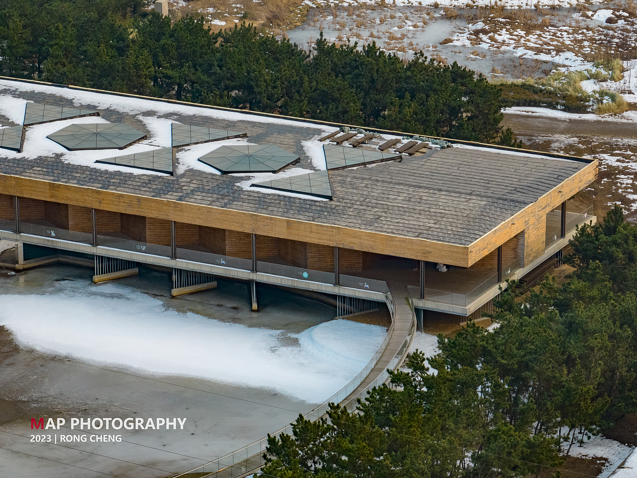 建筑摄影|天鹅湖的一座"桥"和一座“塔”