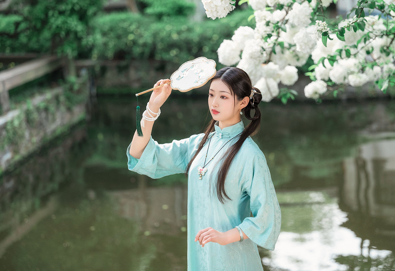 伊人与绣球（图ZMzEzMzcyODA0） - 人像摄影 - 站酷设计师糊涂仙人LEO原创素材 - 站酷ZCOOL