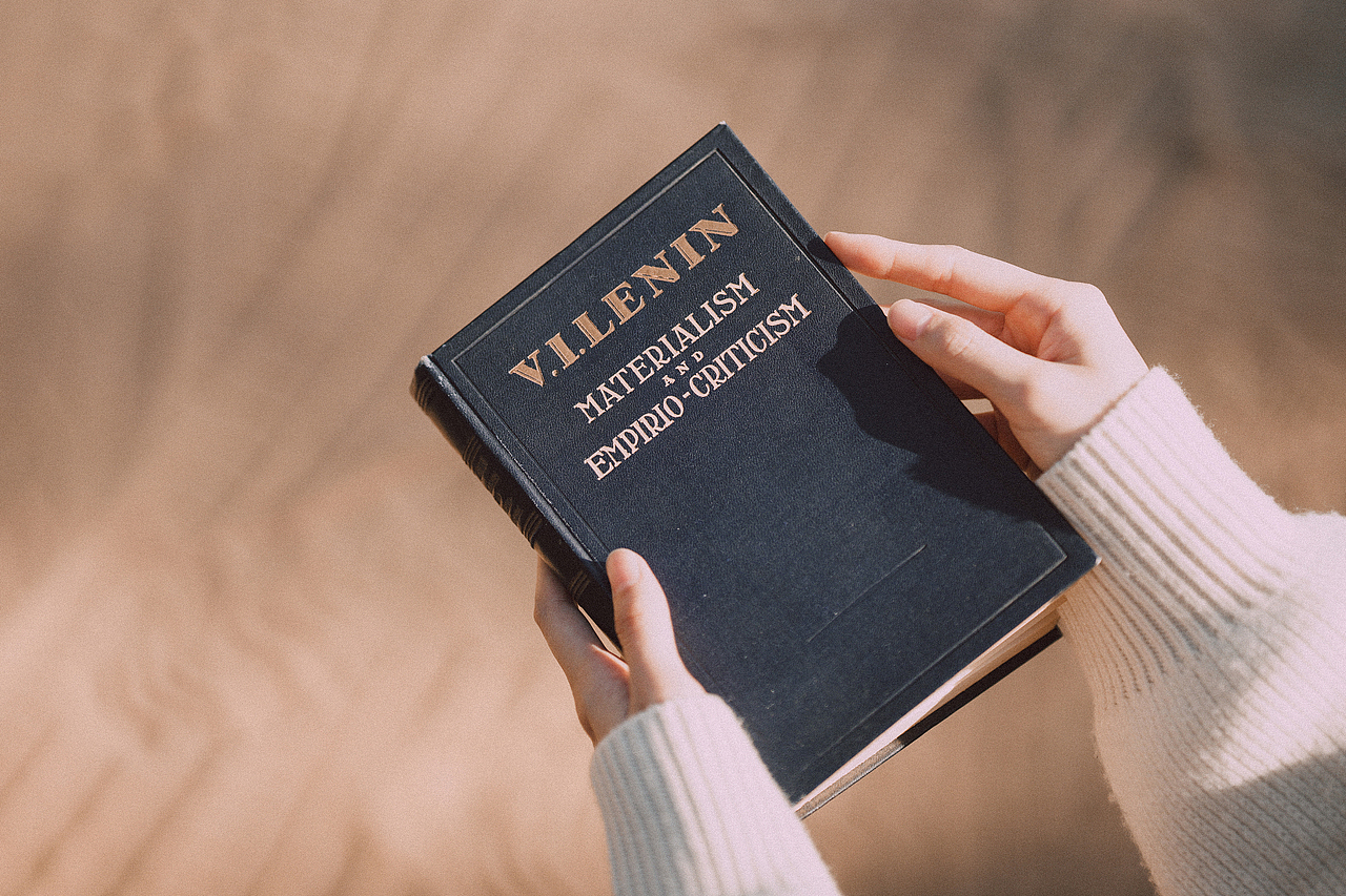 红色围巾胶片风