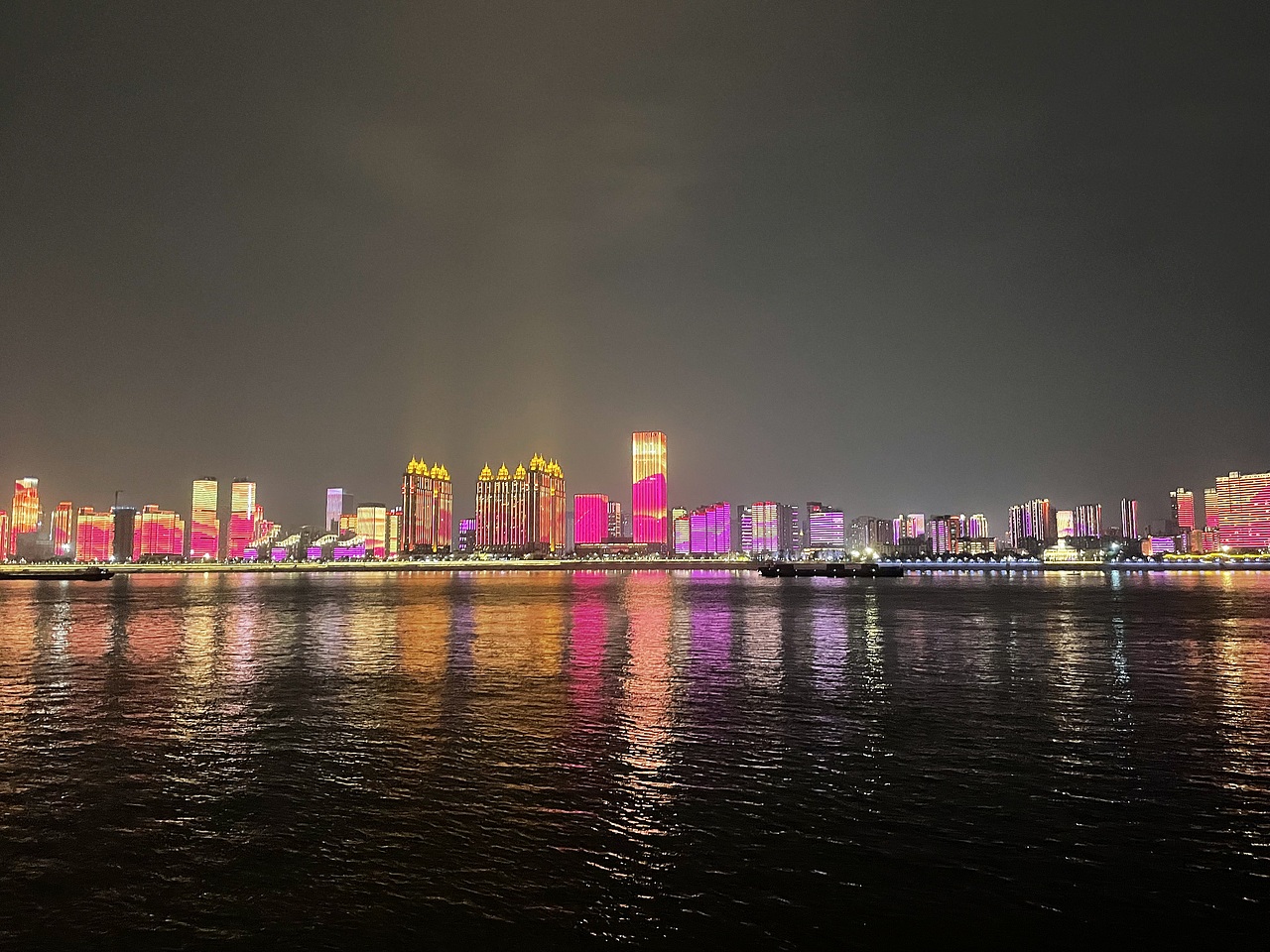 《我与江滩有个约定》（图ZMzAzMjE2NzQ0） - 风光摄影 - 站酷设计师五七三一原创素材 - 站酷ZCOOL