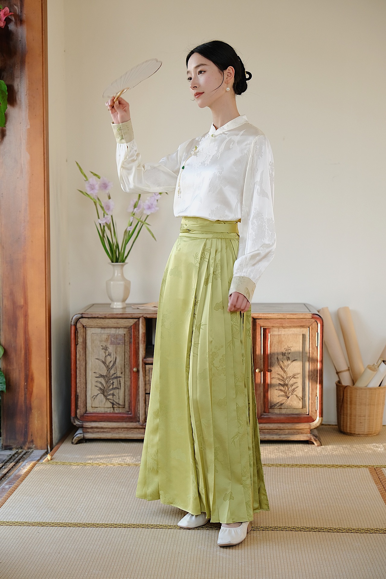 服装拍摄|山有色 2024春季新中式服装拍摄（图ZMzYwNTYyNDI4） - 人像摄影 - 站酷设计师小黑Ray_原创素材 - 站酷ZCOOL