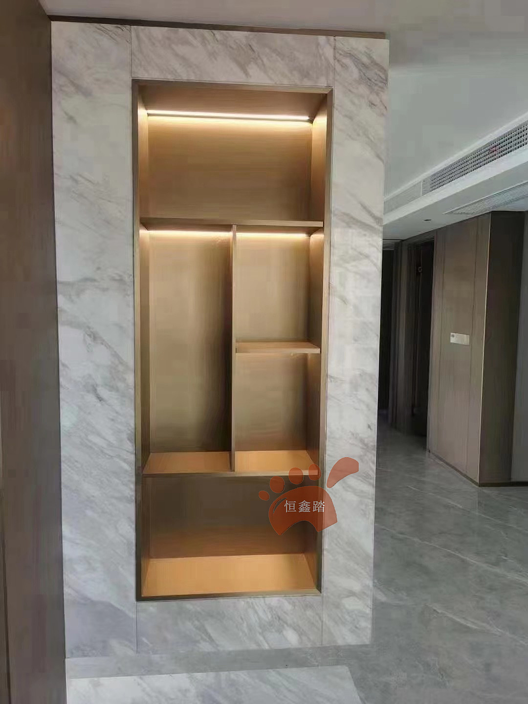 现代创意不锈钢壁龛 仿古铜不锈钢壁龛柜子安装效果