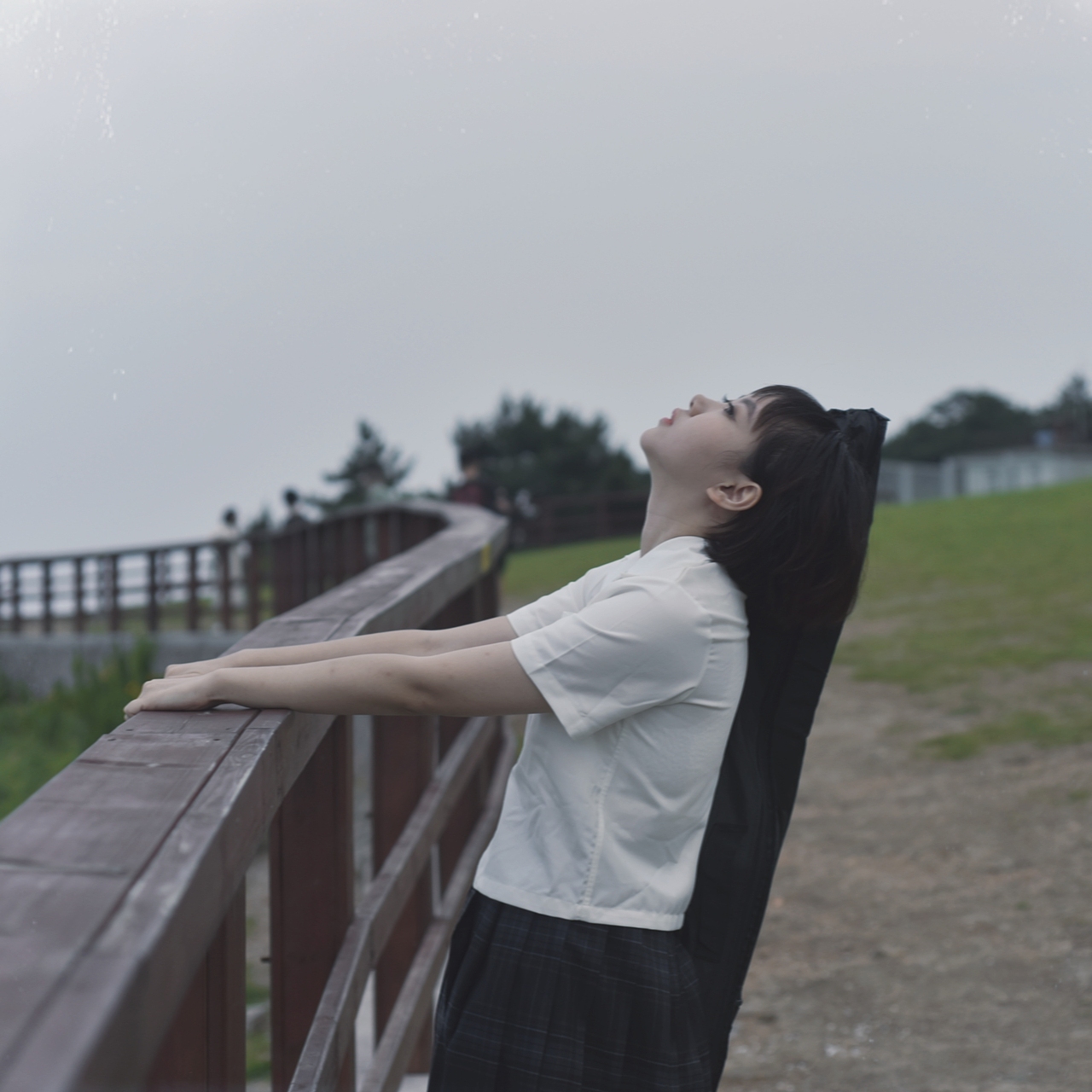 弹吉他的少女（图ZMzA5NjkwMjQ0） - 人像摄影 - 站酷设计师青岛摄影师野子原创素材 - 站酷ZCOOL