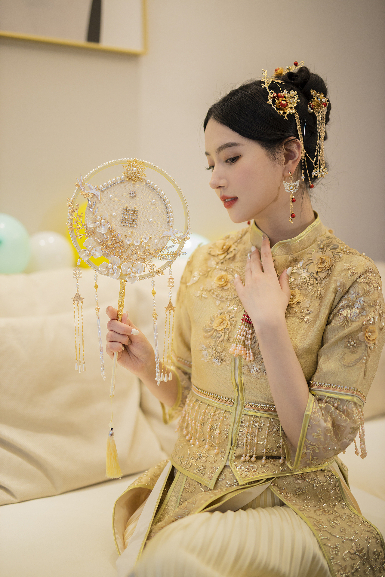 团扇商拍-金灿灿的新娘好美