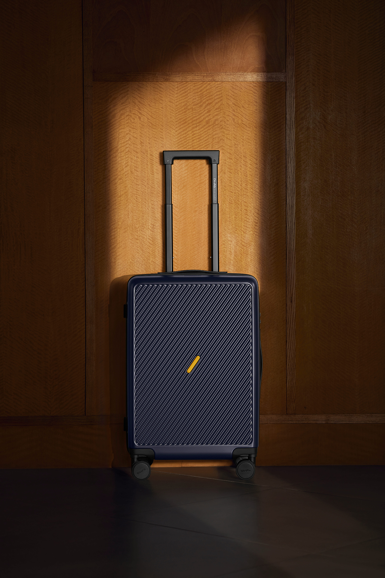 行李箱拍攝｜愛(ài)華仕（圖ZMzMyODQzMTEy） - 產(chǎn)品攝影 - 站酷設(shè)計(jì)師IN9產(chǎn)品攝影原創(chuàng)素材 - 站酷ZCOOL