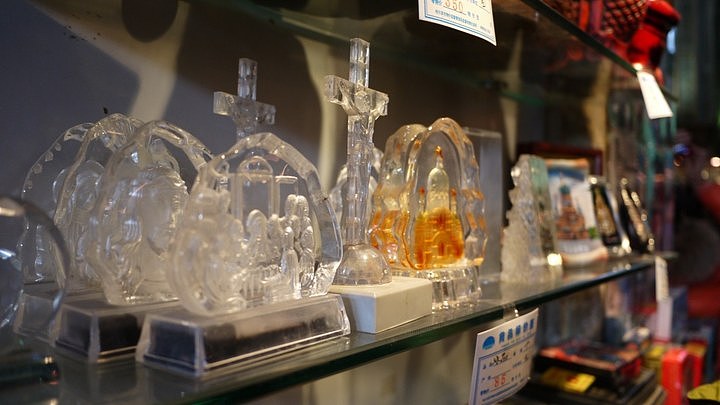 黏在家里 年在家里