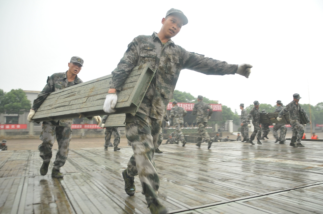 舟桥兵老照片那些年的八一建军节走瞧视觉工作室出品