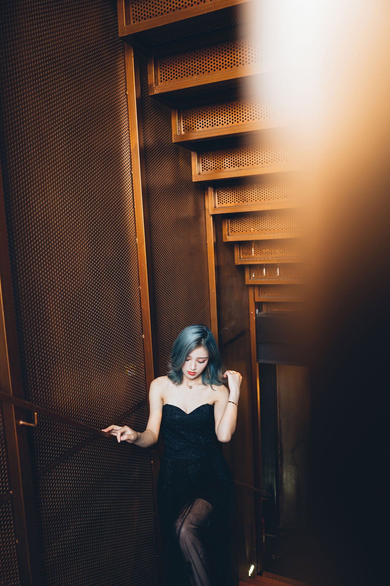 漂亮的银色头发女孩