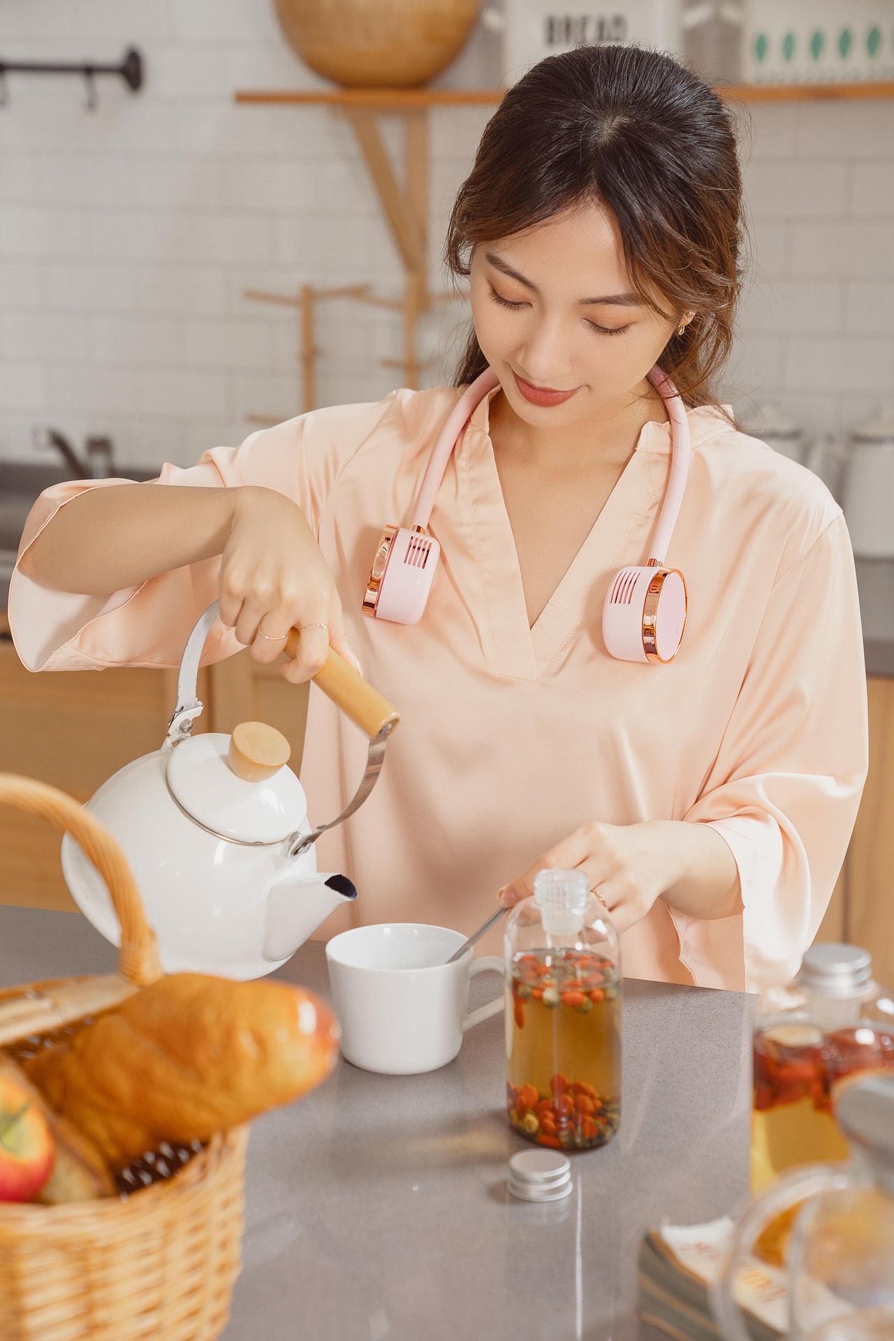 品牌案例丨挂脖风扇（图ZMjQ3MDYyNjA0） - 产品摄影 - 站酷设计师非凡像牛仔原创素材 - 站酷ZCOOL