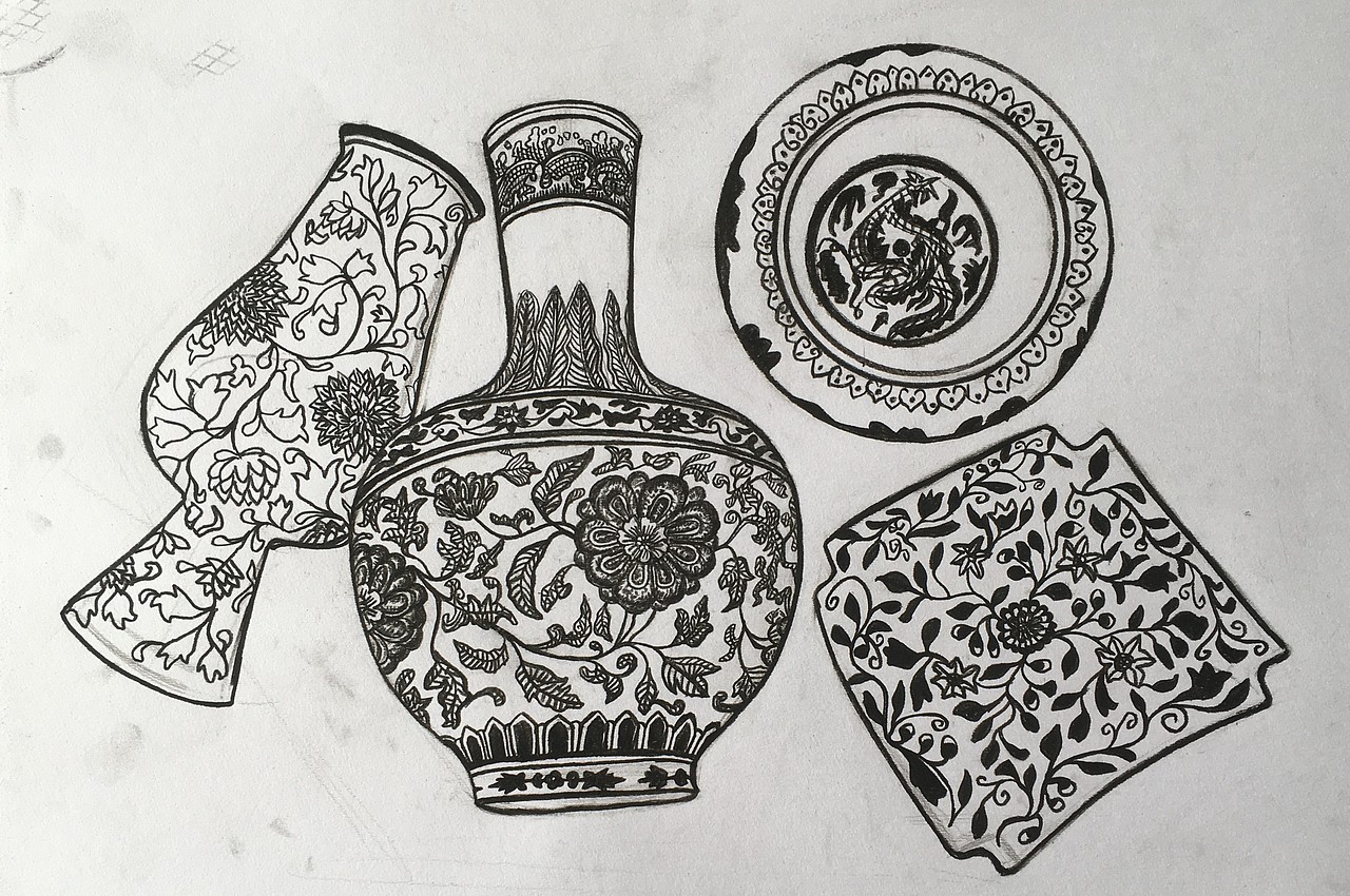 老师让我用线描的形式尝试勾勒出青花瓷的外表样式,用了较黑的14b以