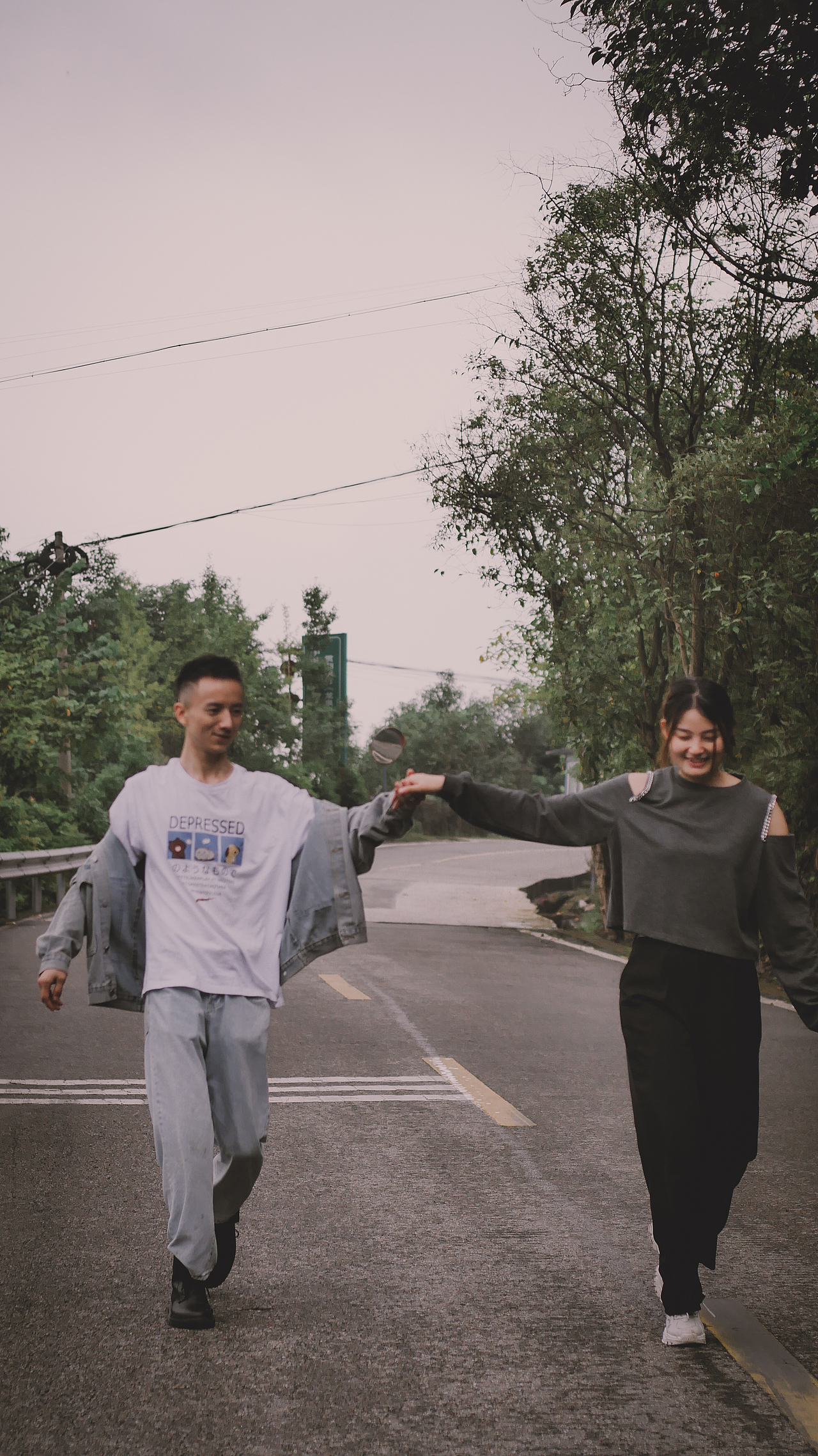 “转眼夏天变成了故事,秋天成了风景”