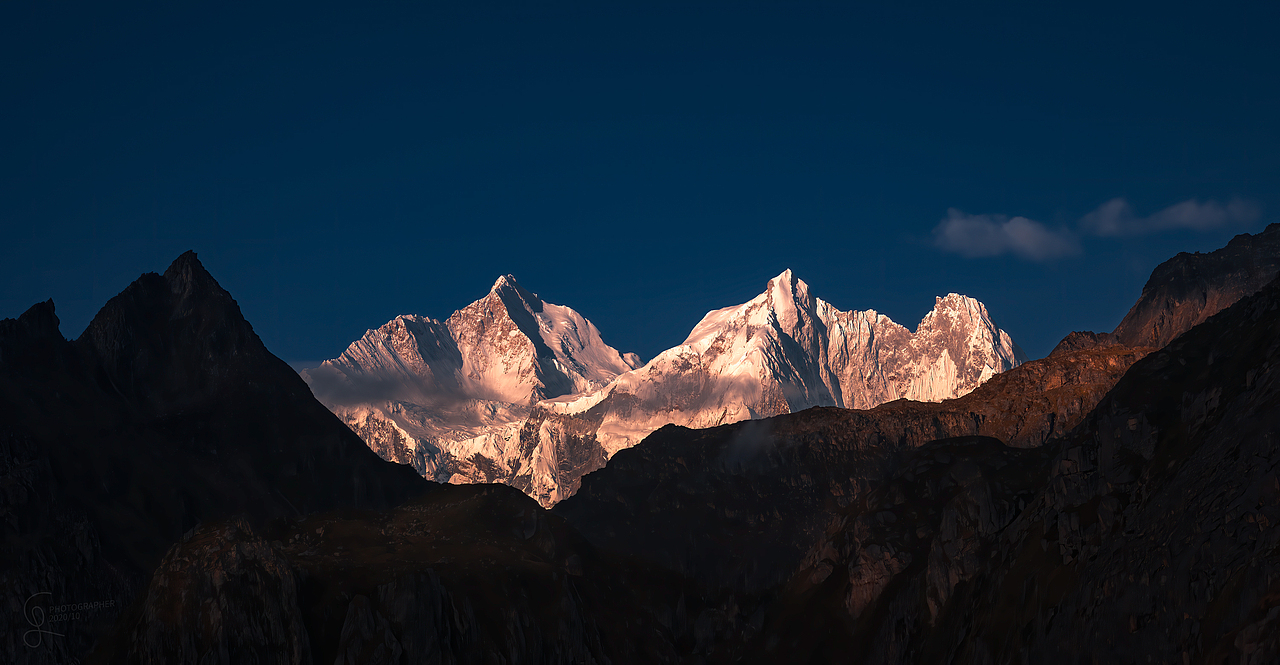 晓乌错营地一大早的“马卡鲁”与“珠穆朗卓”