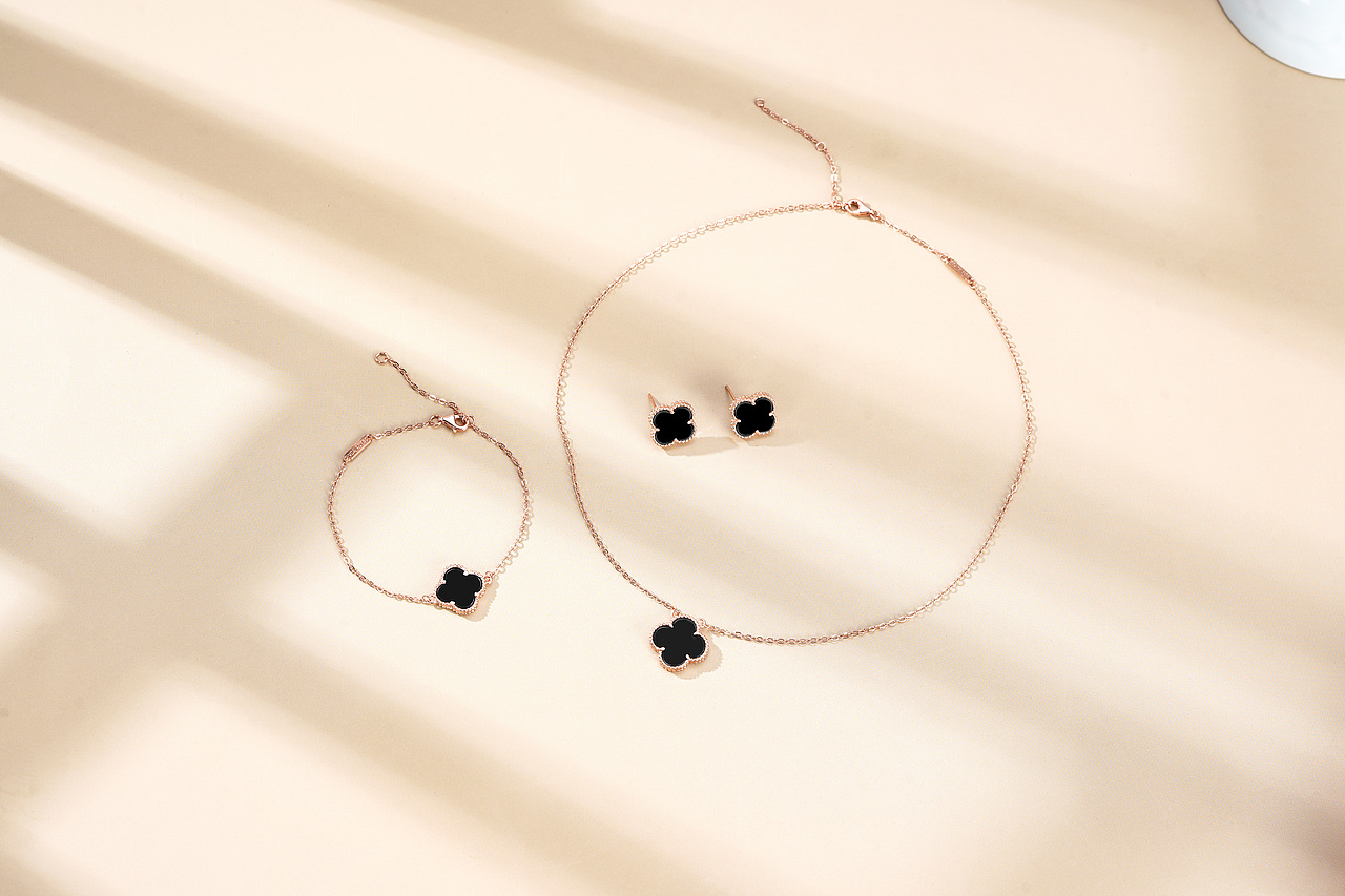 2020年流行元素之 四葉草項(xiàng)鏈 修圖（圖ZMjExNjg0MDA0） - 電商 - 站酷設(shè)計(jì)師船長(zhǎng)大人的迷妹原創(chuàng)素材 - 站酷ZCOOL