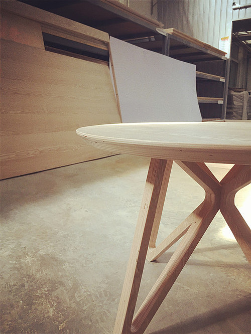 茶几(工厂样品)
材料:进口实木多层板