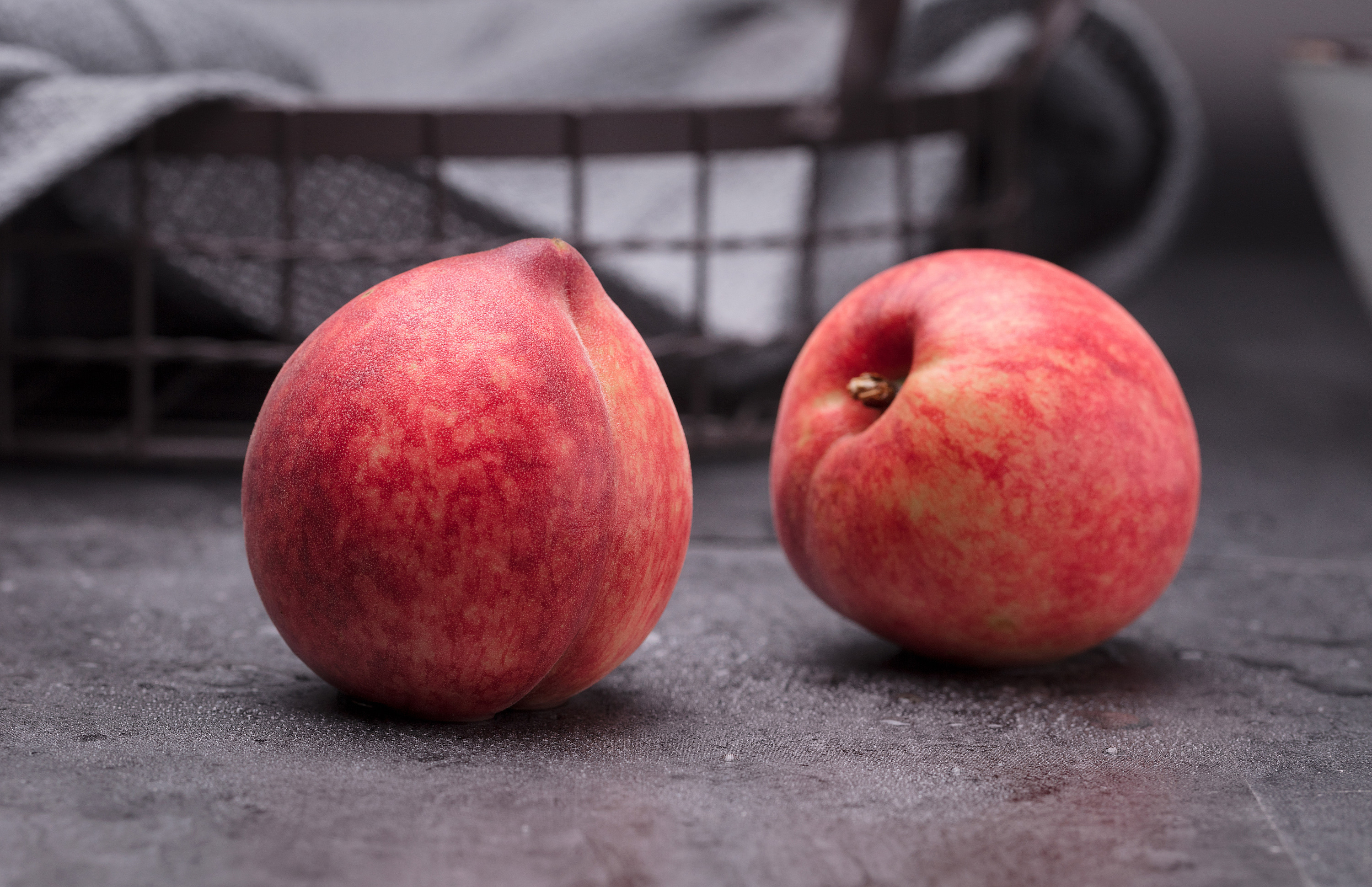 【修图】血桃|摄影|静物|叶子柳 - 原创作品 - 站酷 (zcool)