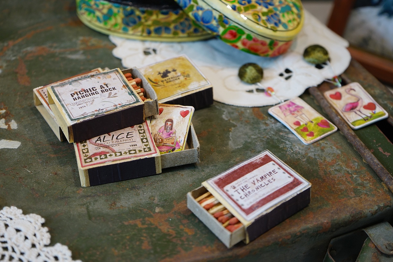 毕设 《老电影》主题插画 及衍生品（图ZMTEzNDYzNzYw） - 商业插画 - 站酷设计师扶雅原创素材 - 站酷ZCOOL