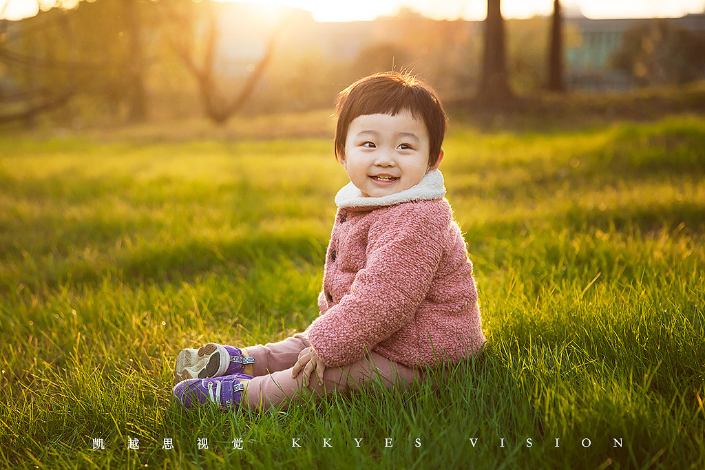 儿童 宝宝 秋天逆光摄影 枫叶草地拍摄（图ZNjM2MDA0MDg=） - 人像摄影 - 站酷设计师金光高照商业摄影原创素材 - 站酷ZCOOL
