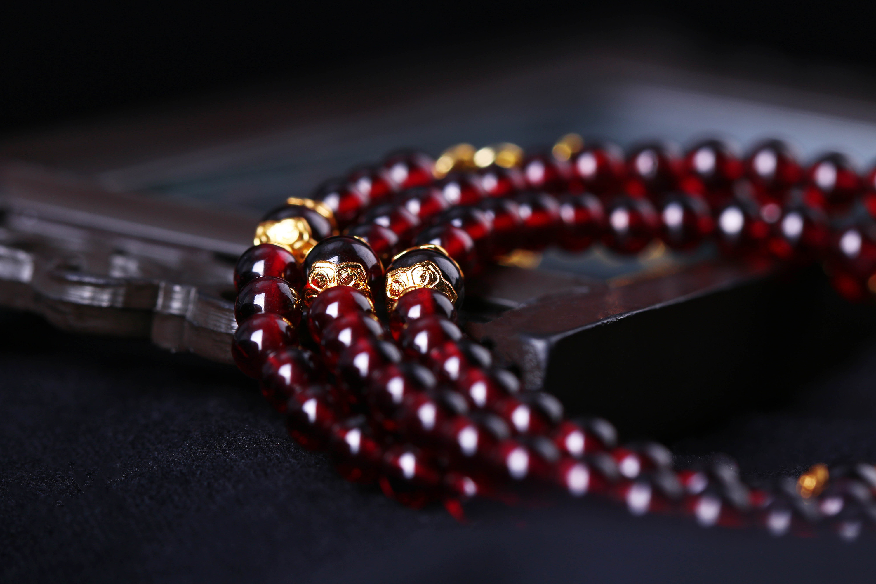 石榴红手串拍摄