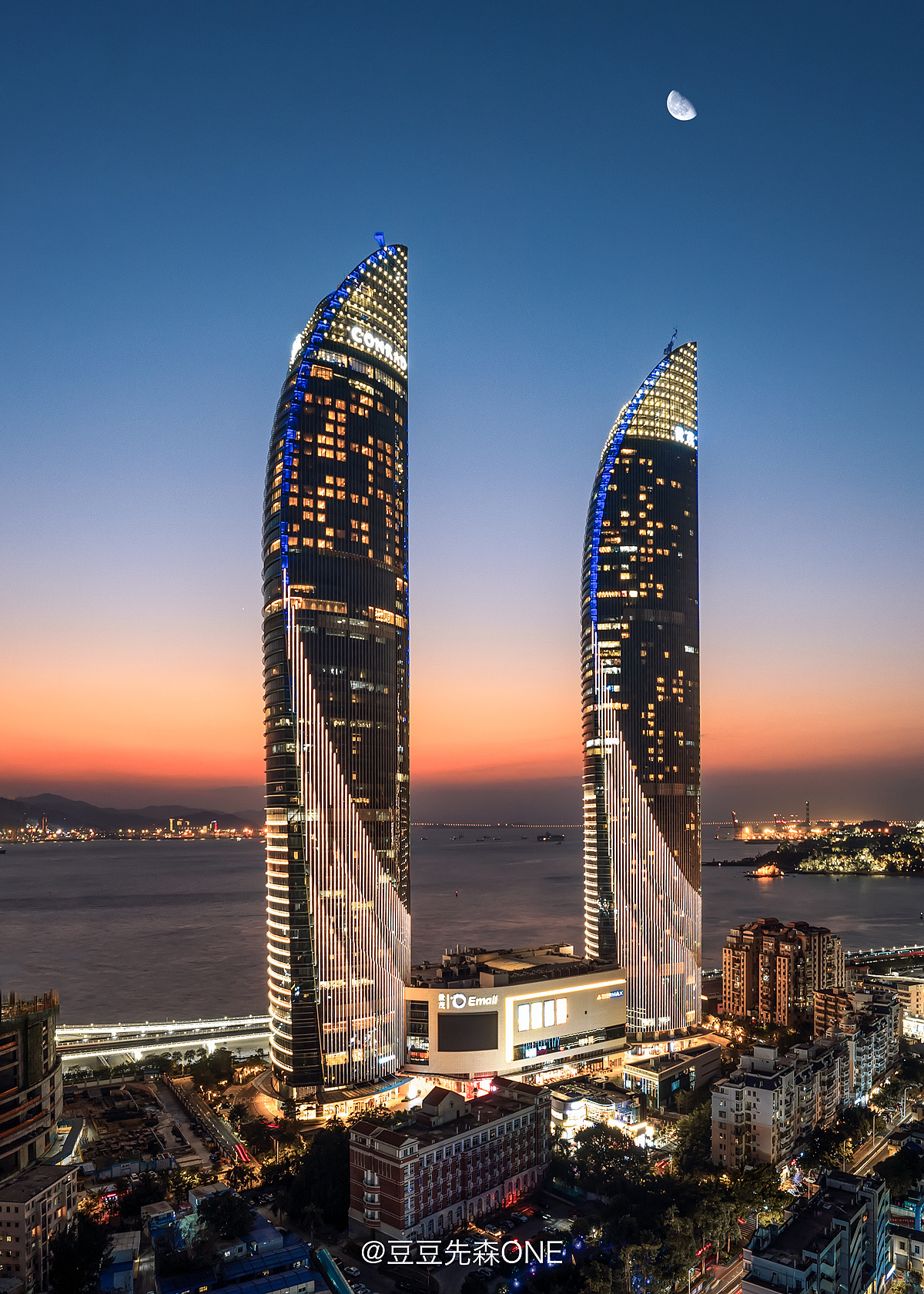 厦门地标双子塔|摄影|风光摄影|摄影豆豆先森one - 原创作品 - 站酷