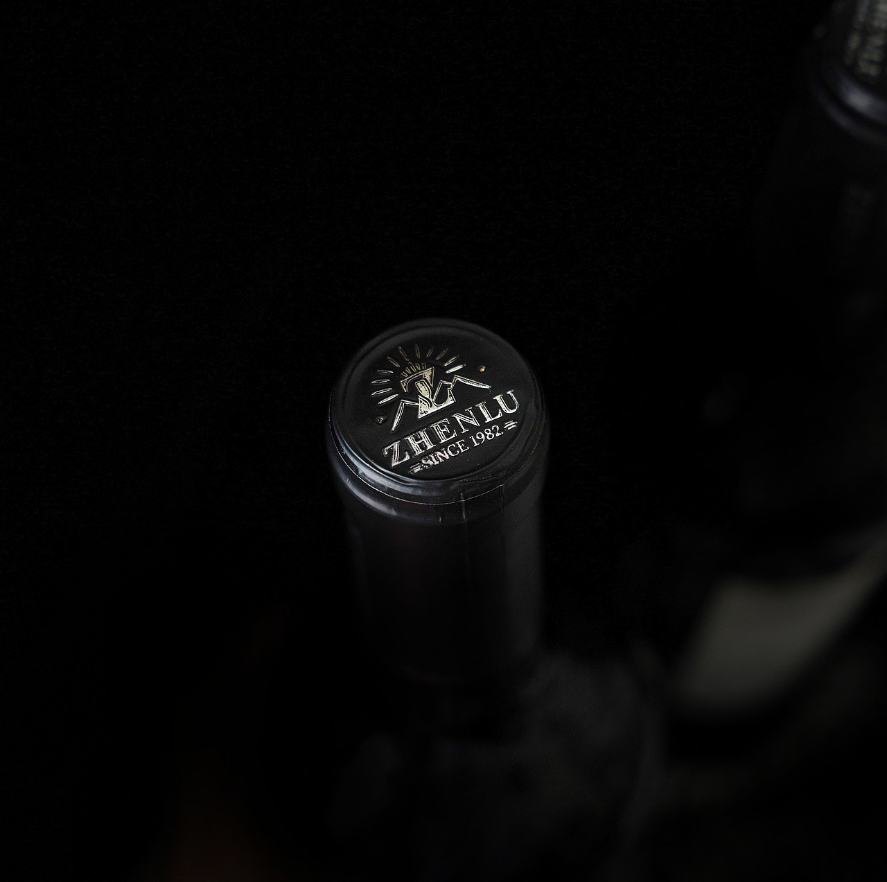 珍麓干红葡萄酒＃酒标设计＋产品拍摄（图ZMTc2OTcxNzI4） - 包装 - 站酷设计师三川久木原创素材 - 站酷ZCOOL