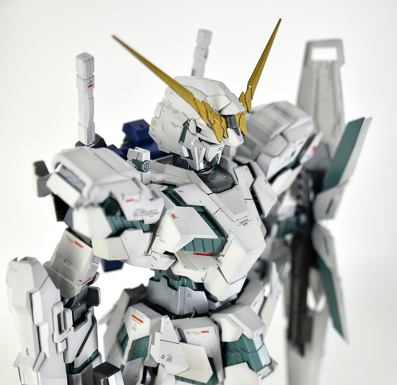 万代mega独角兽高达模型48:1喷涂