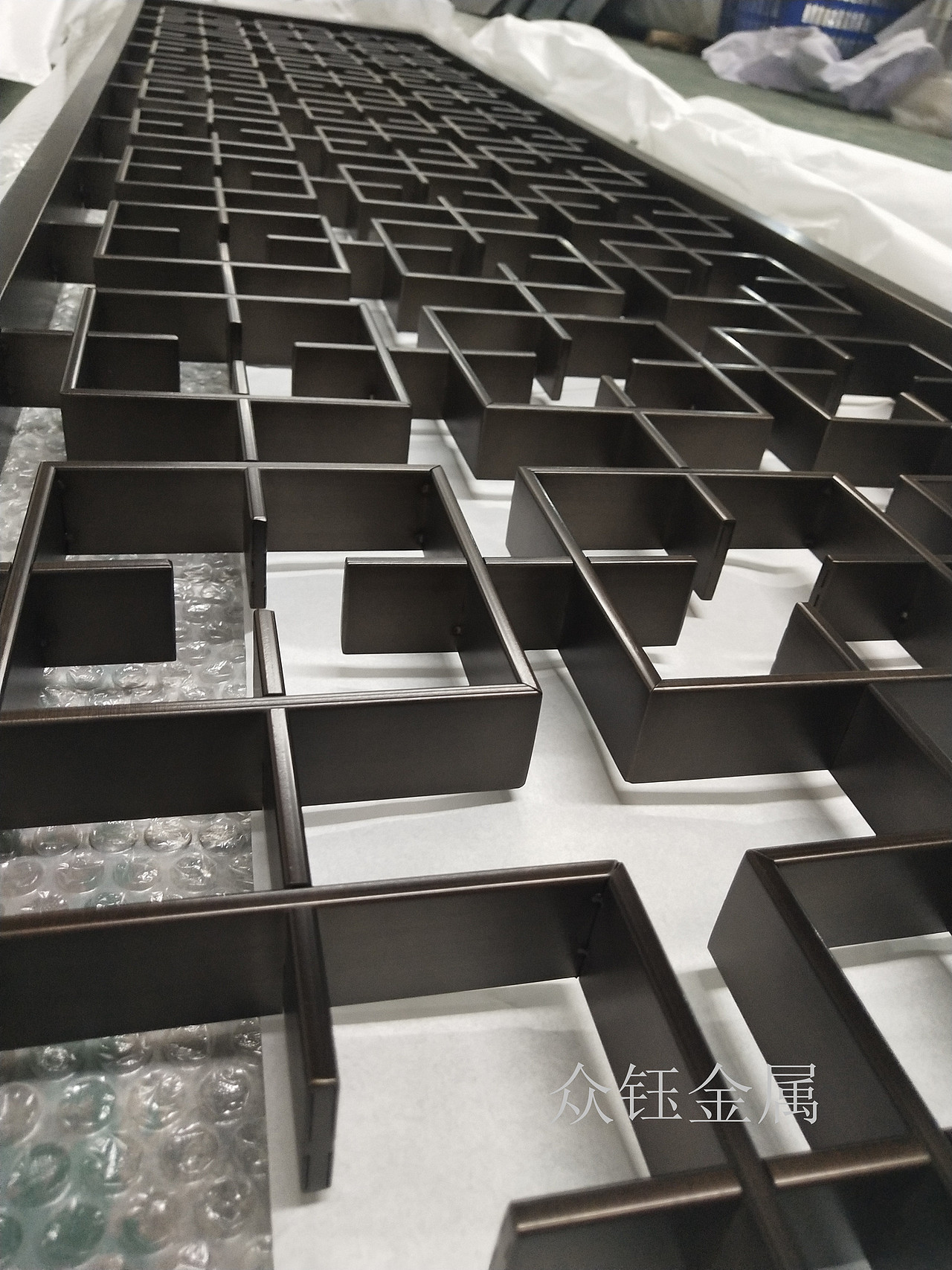 酒店不锈钢青古铜无缝焊接工艺花格屏风厂家（图ZMjE0NzM0NDY4） - 其他工业/产品 - 站酷设计师众钰金属制品刘原创素材 - 站酷ZCOOL