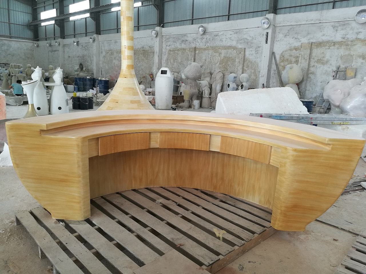 来图定制玻璃钢仿木收银台雕塑酒店大堂前台模型雕塑（图ZMjUwNzM1MTY4） - 雕塑 - 站酷设计师满天下艺术雕塑原创素材 - 站酷ZCOOL