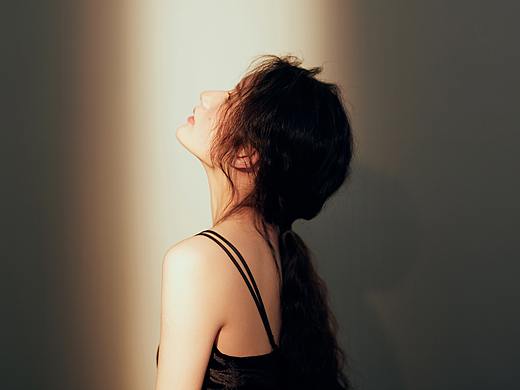 背影之下