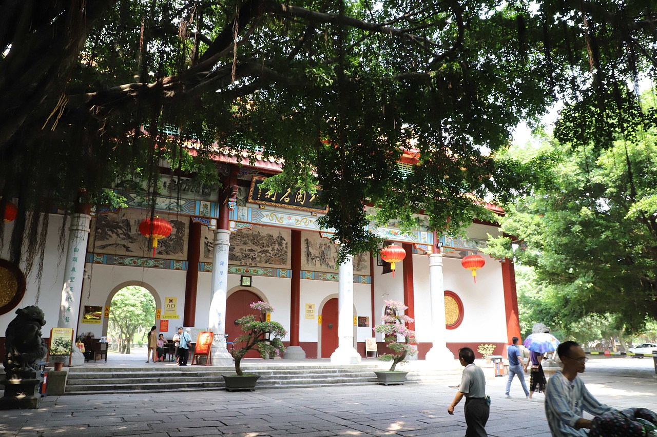 穿过气派的大门,里面就是心心念念好久的西禅寺了。