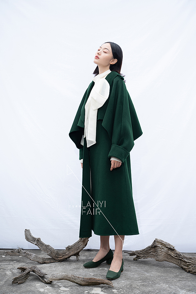 祖母绿羊羔毛斗篷结构大衣（图ZMTg5NTA3MTg4） - 休闲/流行服饰 - 站酷设计师婚纱设计师兰奕原创素材 - 站酷ZCOOL