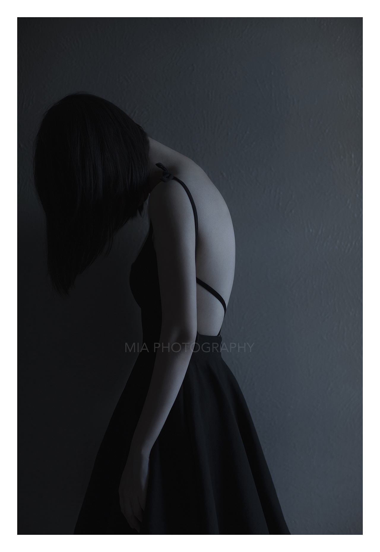 黑裙子（图ZNzM4NTU5NDg=） - 人像摄影 - 站酷设计师MiaPhotography原创素材 - 站酷ZCOOL